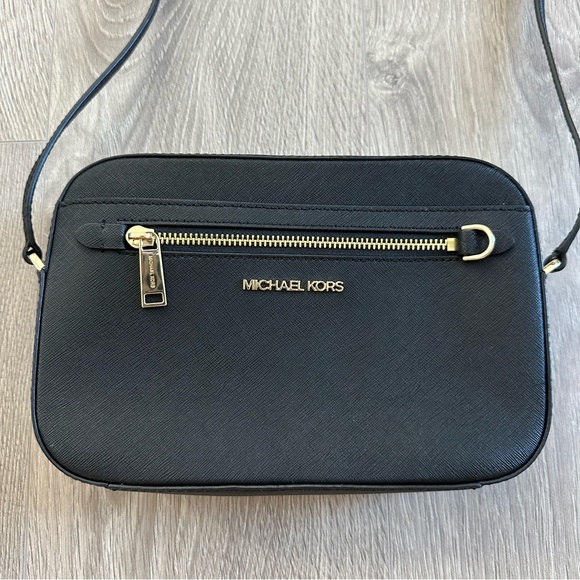 Michael Kors Black Jet Set Large Saffiano Leather Crossbody Bag - Picture 2 of 12